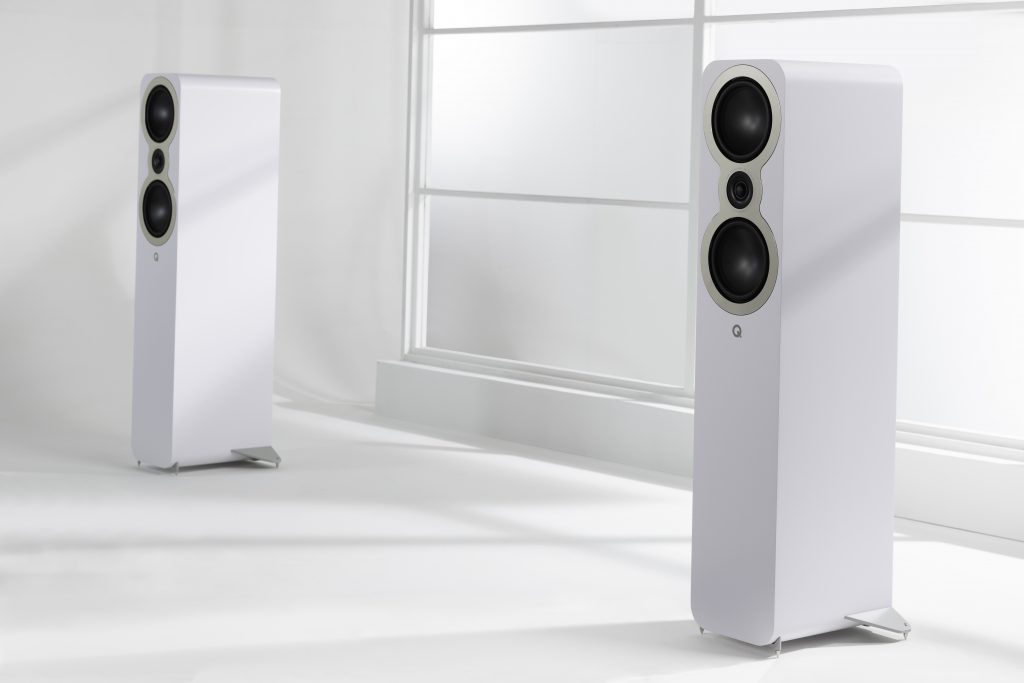 Q-Acoustics-3050c_satin-white_lifestyle.4-1024x683