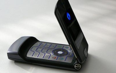 Легендарният Motorola RAZR може да се завърне под формата на сгъваем смартфон с цена