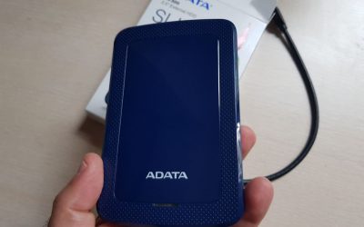 Ревю на удароустойчив и компактен външен диск Adata HV300