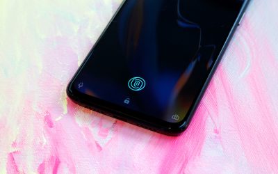 OnePlus 6T идва на половината от цената на iPhone Xs Max