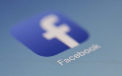 Facebook може да комбинира новините и историите