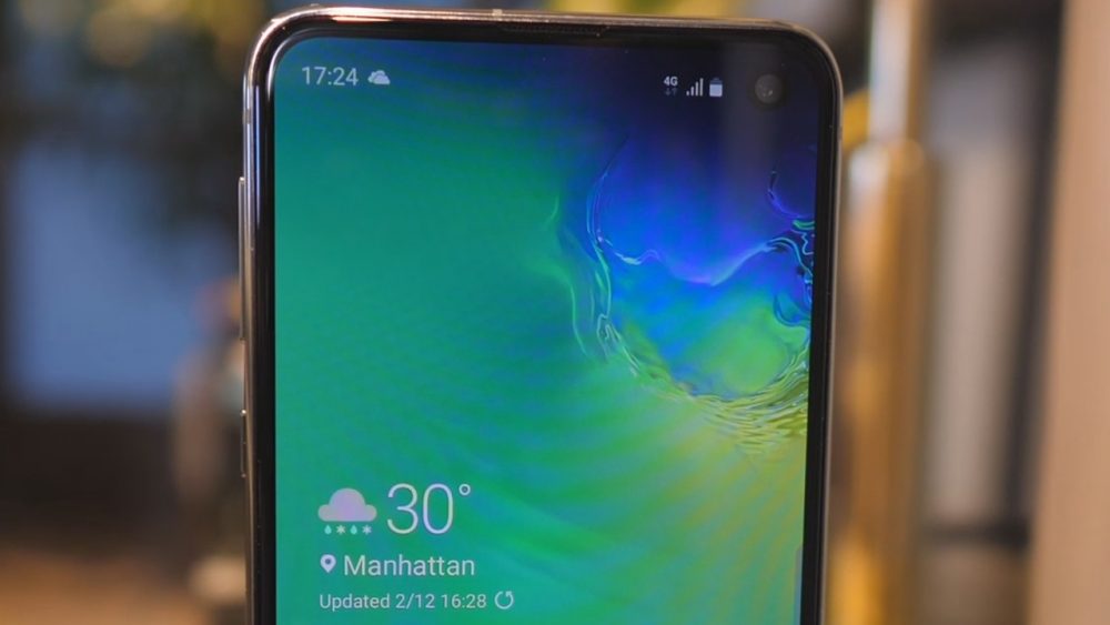 Последният ъпдейт на Galaxy S10 предизвиква блокиране и рестарти на телефоните