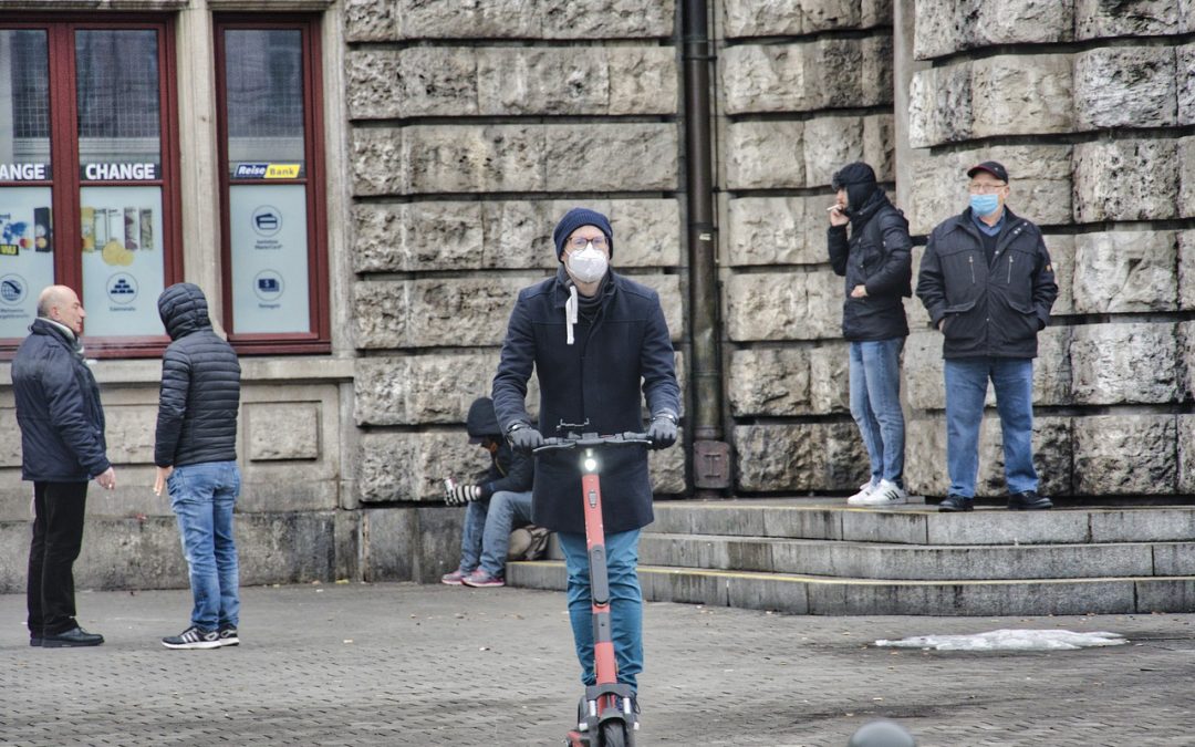 Как да караме безопасно електрическа тротинетка в града