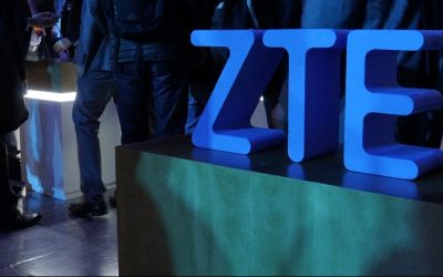 ZTE патентова дисплей с двоен отвор